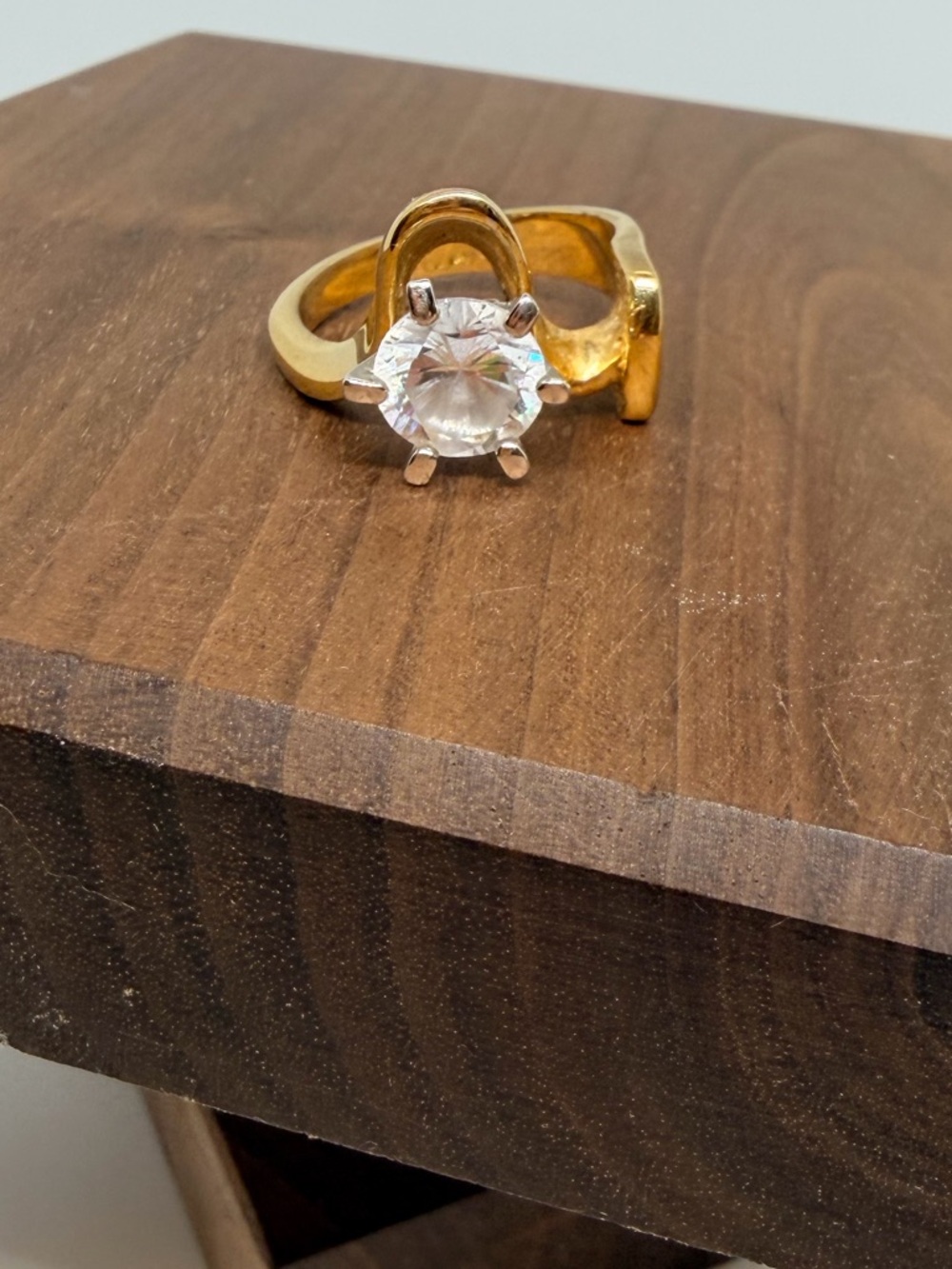 14k GE Solitaire Ring with Clear Round Stone size 7